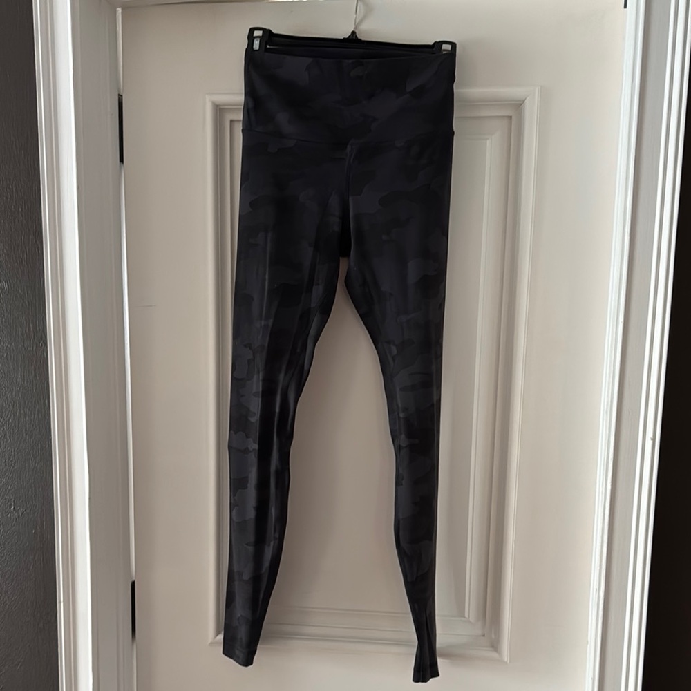 Lululemon Pilates, Black Camouflage Leggings size 6